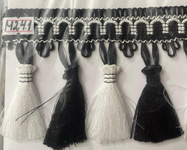 бахрома с кисточками м 24.1